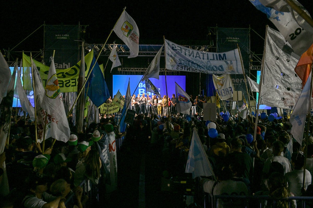 Mejor que decir es hacer. Y los entrerrianos saben que van a encontrar en mí un gobernador que hace y cumple. Porque son testigos de la transformación de Paraná, que vamos a llevar a toda la provincia. 

No voy a dejar a ningún entrerriano solo. Este domingo, vamos por más.