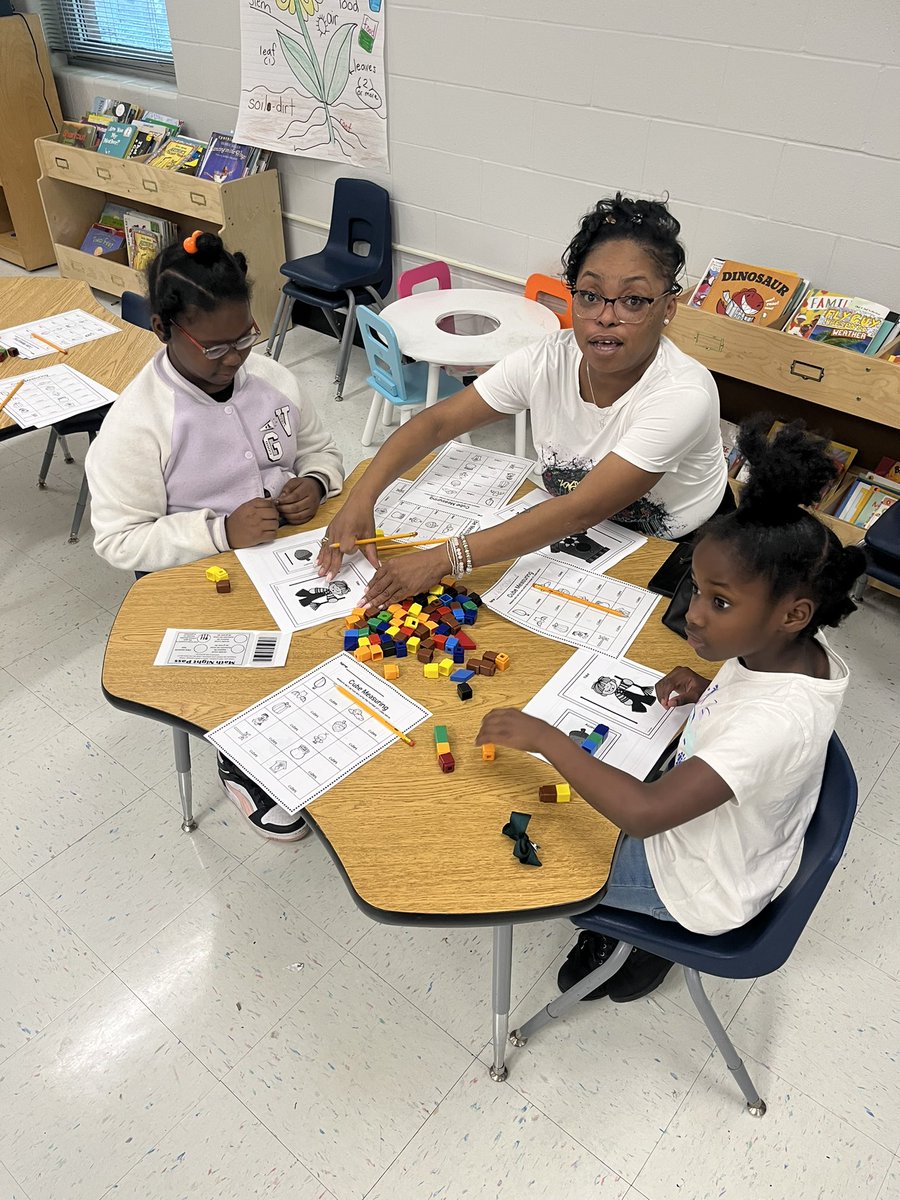 aapence_g's tweet photo. Math night was a huge hit @NewChelsea_Elem ! It turns out I am 20 pumpkins tall! #BetterEveryDay @kckschools @KCKPSHR https://t.co/QbtA7LArC4