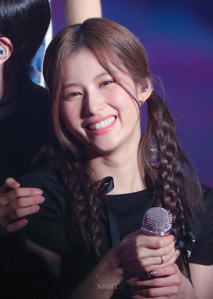 StarlittenNight's tweet photo. 8⃣주년 축하해요!  🎉
읖으로도 많은 미소와 웃음으로 계속 합시다! 🥺😁

@JYPETWICE
#트와이스와_원스의_8번째_청춘 
#TWICE_8TH_ANNIVERSARY 
#TWICE #SANA #트와이스 #사나 #サナ #とにかく可愛い湊崎 https://t.co/4dtWU451qM