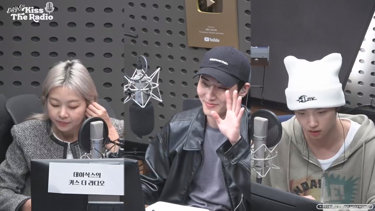 231019 데키라 (데이식스 영케이, 송해나, 미래소년 손동표) DAY6 Kiss the Radio (Young K, Song Haena, MIRAE Son Dongpyo)

YT: youtube.com/watch?v=xGihOS…

출처 혼잣말님💞