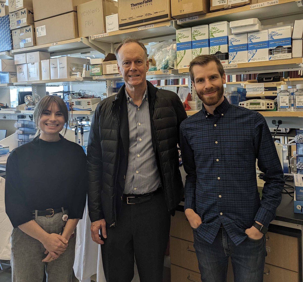 schwoerersimon's tweet photo. Yesterday @storldes and I had the  pleasure to lead a journal club with the one and only Dr. Bill Kaelin @kaelin_lab! What a great lesson of rigorous science and wonderful stories. Thanks @UChicagoBSD &amp; Dr. Seskind for making this possible! https://t.co/Kl3T4t71c8