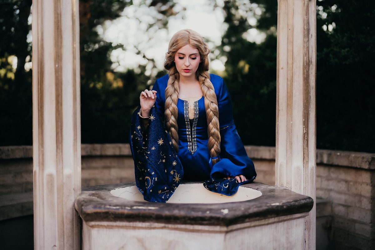 I love certain wizards a totally normal amount. (jk she's my favorite) 

📸 <a href="/YorkInABox/">Jon York</a> 

Allura Vysoren is an NPC from <a href="/CriticalRole/">Critical Role</a> and thus is played by <a href="/matthewmercer/">Matthew Mercer</a> 

#CriticalRole #CriticalRoleSpoilers #CRspoilers #CriticalRoleCosplay