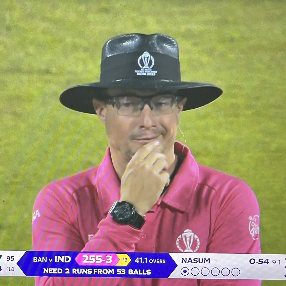 mufaddal_vohra's tweet photo. Virat Kohli deserved a Richard Kettleborough after facing a Nitin Menon. https://t.co/pRra23W5H6