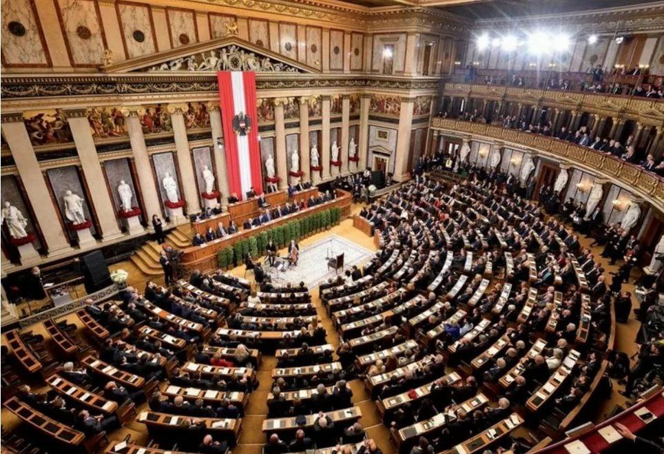 djorkaeffdenis's tweet image. Le parlement autrichien a adopté à l&apos;unanimité une résolution condamnant le nettoyage ethnique de l&apos;Azerbaïdjan contre le peuple de l&apos;Artsakh🇦🇲.
Merci à tous les pays qui condamnent le nettoyage ethnique. Mais sans sanctions, aliyev recommencera ‼️
#StopAliyev #EthnicCleansing