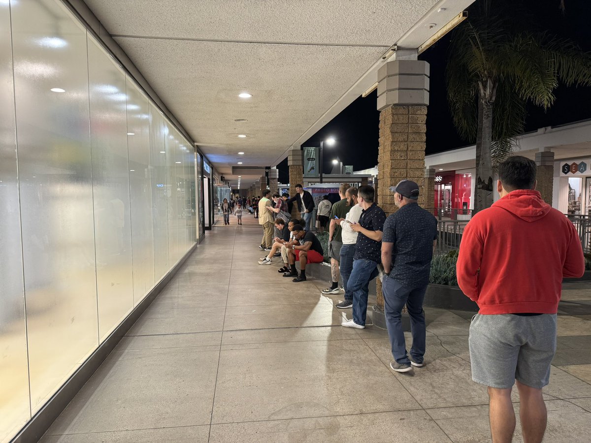The line at the mall is cool to see 🤩 

#MissionValley #GameStop 
#SpiderMan2 #SuperMarioWonder