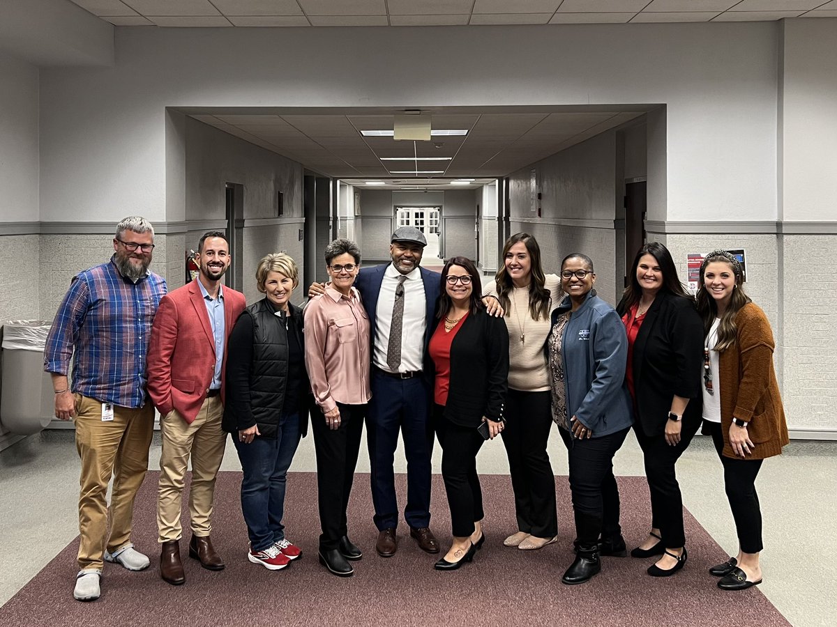 BowserBullpup's tweet photo. It was a great day to be a Bullpup. Inspiring and empowering messages from Matt Bennett and Dr Manny Scott. Thank you for sharing your stories with us. @ManuelScott @EVSCGlenwood https://t.co/OEfiqinPn6