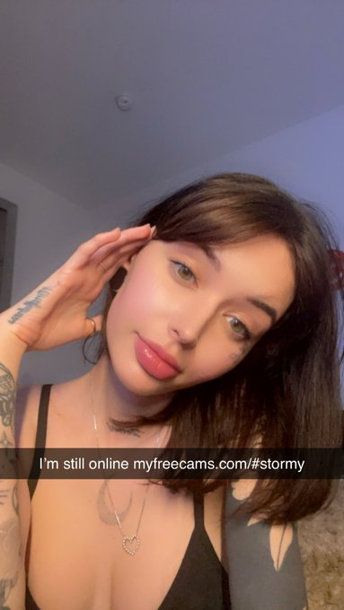 I&rsquo;m still online https://t.co/1S82JzUQrT https://t.co/4ZRx8G51Ed