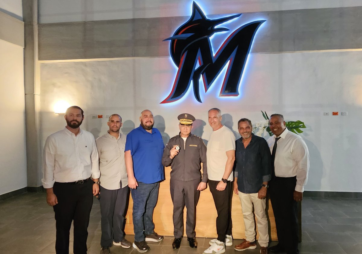 gabrielmercedez's tweet photo. Un recorrido por varias Academias de Béisbol de @MLB en la República Dominicana. El señor director general de la @PoliciaRD mayor gral Eduardo Alberto Then, personalmente cumple la instrucciones precisas del excelentísimo señor presidente de la República Dominicana Luis Abinader y junto al director central del @CENTRALDICRIM general Paul Cordero Montes de Oca, además de los agentes que será responsables de garantizar la seguridad e inversión de las 30 instalaciones deportivas que están en el Gran Santo Domingo y el municipio de Guerra S.D.E

#PNteInforma @pesqueiradiego @yoel0325 @RdNoboa