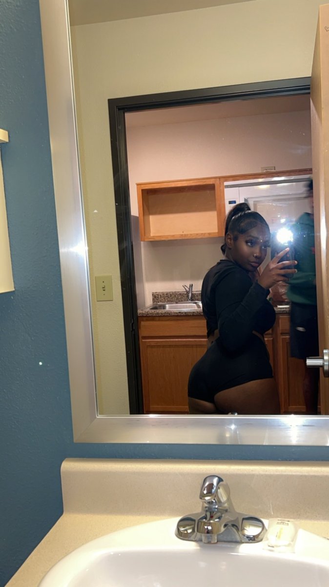 Jaydabanksss's tweet photo. i’m back my loves🍑💦💦😘 https://t.co/7MZO8A72AQ
