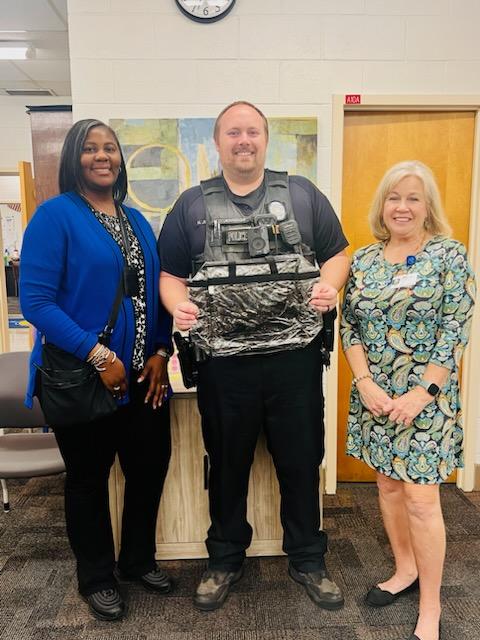 RiggsTrenace's tweet photo. And I want to thank all of the VBCPS  security staff and SRO's during their recognition week  for helping to keep our Schools safe.  I was honored to help Dr. Cornick Thank Kempsville MS's SRO during my visit. https://t.co/h3AGVoLyeB