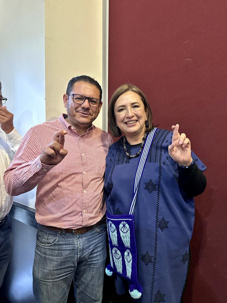 EdgarLopezA's tweet photo. Un gusto haber saludado en #tepicnayarit a nuestra coordinadora del frente amplio @XochitlGalvez 
Mujer trabajadora con un amplio conocimiento de México. https://t.co/g0vyZXXdGs