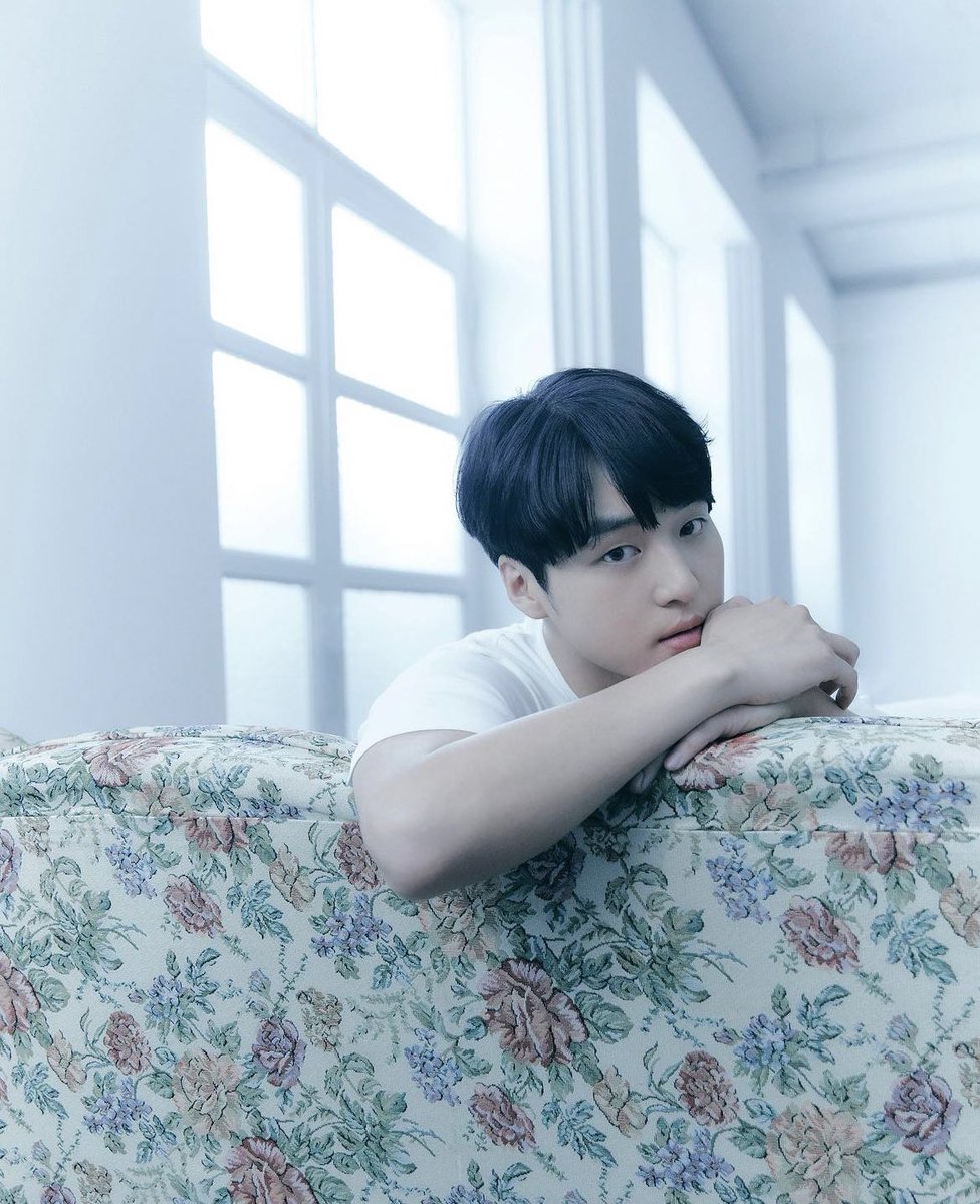 suzylegacy's tweet photo. Unreleased pictorial cuts from the Netflix series <Lee Doona!> that can only be seen on <ELLE > are being released. Check out the undeniable chemistry between Suzy and Yang Se Jong on Netflix today at 4pm.

Photographer Heejun Kim, photo provided by Netflix. https://t.co/fGLszrFijK