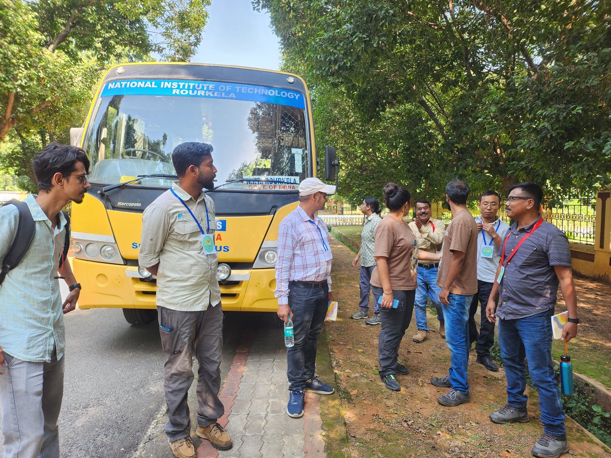 MedhaBalasore's tweet photo. Day 3: #ConservationSocialScience workshop @nitrourkela with @wti_org_india : Besides classroom sessions, there was a field visit to Ergeda where we studied dimensions of a village: cultural,political,Ecological & economical. Thanks to Forest Dept. for supporting the visit. https://t.co/R7I0LmzPrx