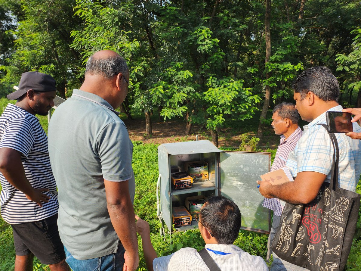 MedhaBalasore's tweet photo. Day 3: #ConservationSocialScience workshop @nitrourkela with @wti_org_india : Besides classroom sessions, there was a field visit to Ergeda where we studied dimensions of a village: cultural,political,Ecological & economical. Thanks to Forest Dept. for supporting the visit. https://t.co/R7I0LmzPrx