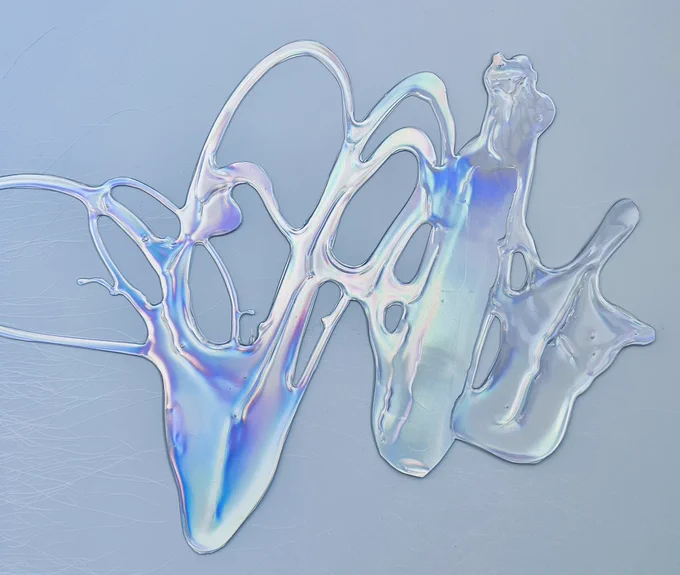 2023年10/26〜11/6 OIL by 美術手帖でのPOPUP販売『LINE』のステッカーですが特別仕様としてカラーでは無いホログラム作品のみ限定100枚販売となります 同日にEC販売を行いますこちらは通常仕様のカラー作品の販売となりますのでご注意頂けますと幸いです 前日公開:10月25日(水)21時 販売開始:10月26日(木)21時