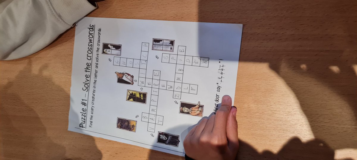 Faire vivre le cycle 3, c'est aussi fêter Halloween🎃🎃, un peu en avance, mais en anglais et en équipe. 👏👏 et 🙏🙏 à Mme Auligné, professeure d'anglais <a href="/ac_normandie/">Académie de Normandie</a> <a href="/dsden76/">DSDEN76</a> <a href="/bnt_roger/">Benoit Roger Daasen 76</a> <a href="/TeixidorJ/">J-S Teixidor</a>