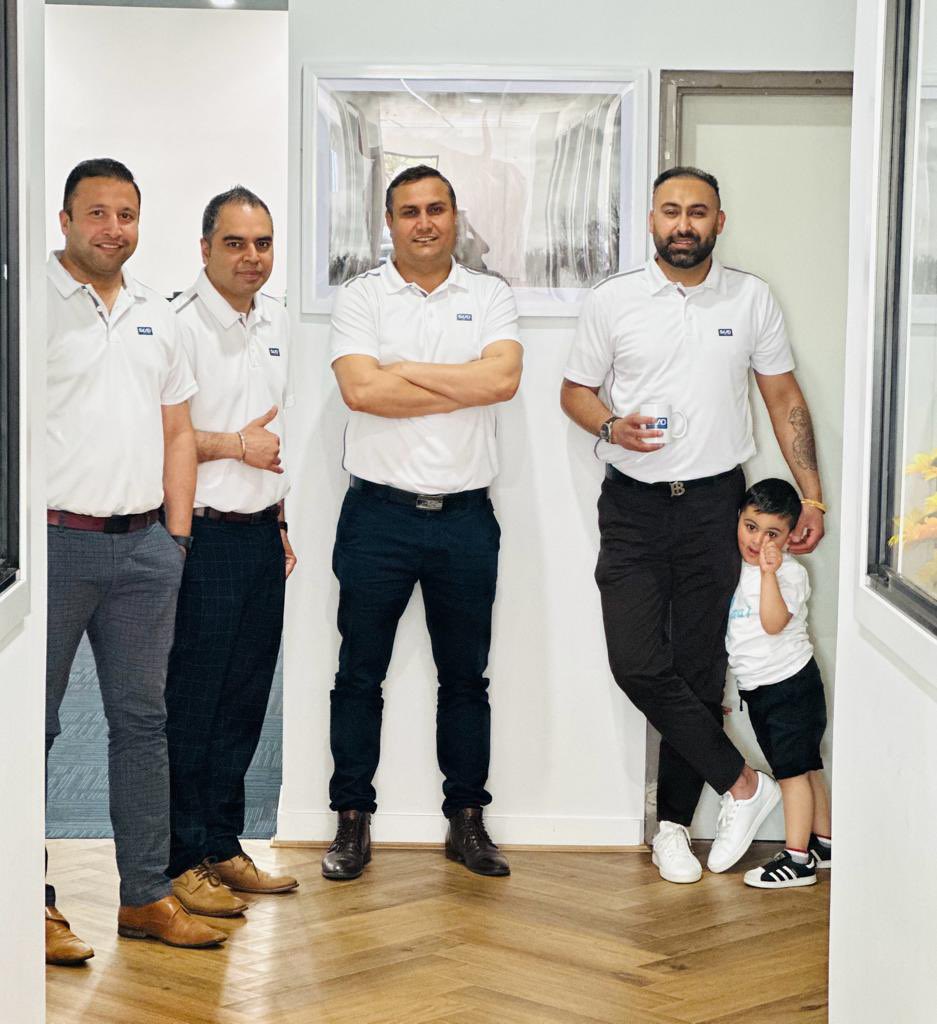 skadrealestate's tweet image. Friday mode On !
SKAD’s men in White !! 
3 Auctions On ✅tommorow ! 

#skad #homesellingprocess #auctionmode