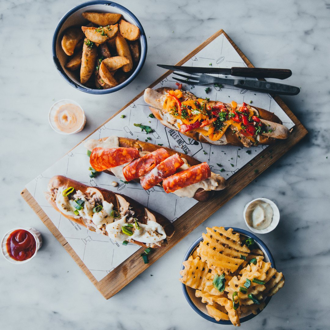 We have all different kinds of Hot Dogs, for all needs and all flavors! 

Beef - Lamb - Pork - Veggie - Vegan - Chicken
🐮 🐷🐑🐓🍀

#hotdog #amsterdam #beef #vegan #chicken #lamb #pork #veggie #flavors #bullsanddogs