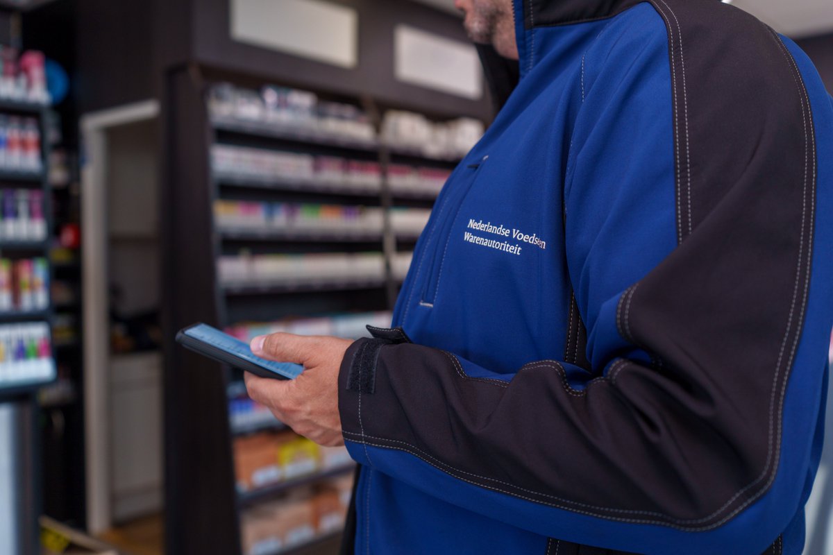 De NVWA heeft vorige week 36.000 vapes aangetroffen met een volume van 14 ml. De maximaal toegestane hoeveelheid in Nederland is 2 ml. In samenwerking met de Douane is voorkomen dat deze vapes in Nederland in de handel worden gebracht.