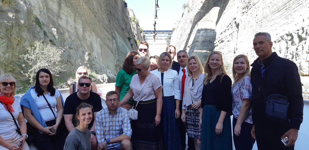 LatviaEmbAthens's tweet photo. Happy to witness a new 🇱🇻 & 🇬🇷 partnership and friendship being born! On 19.10. @Cesis_lv 🇱🇻and @CityofLoutraki 🇬🇷signed a Twin-town agreement under the EU #CERVProgramme. Let’s make it a thriving partnership that promotes people-to-people contacts and brings lasting benefits! https://t.co/0k3CgcuBr7