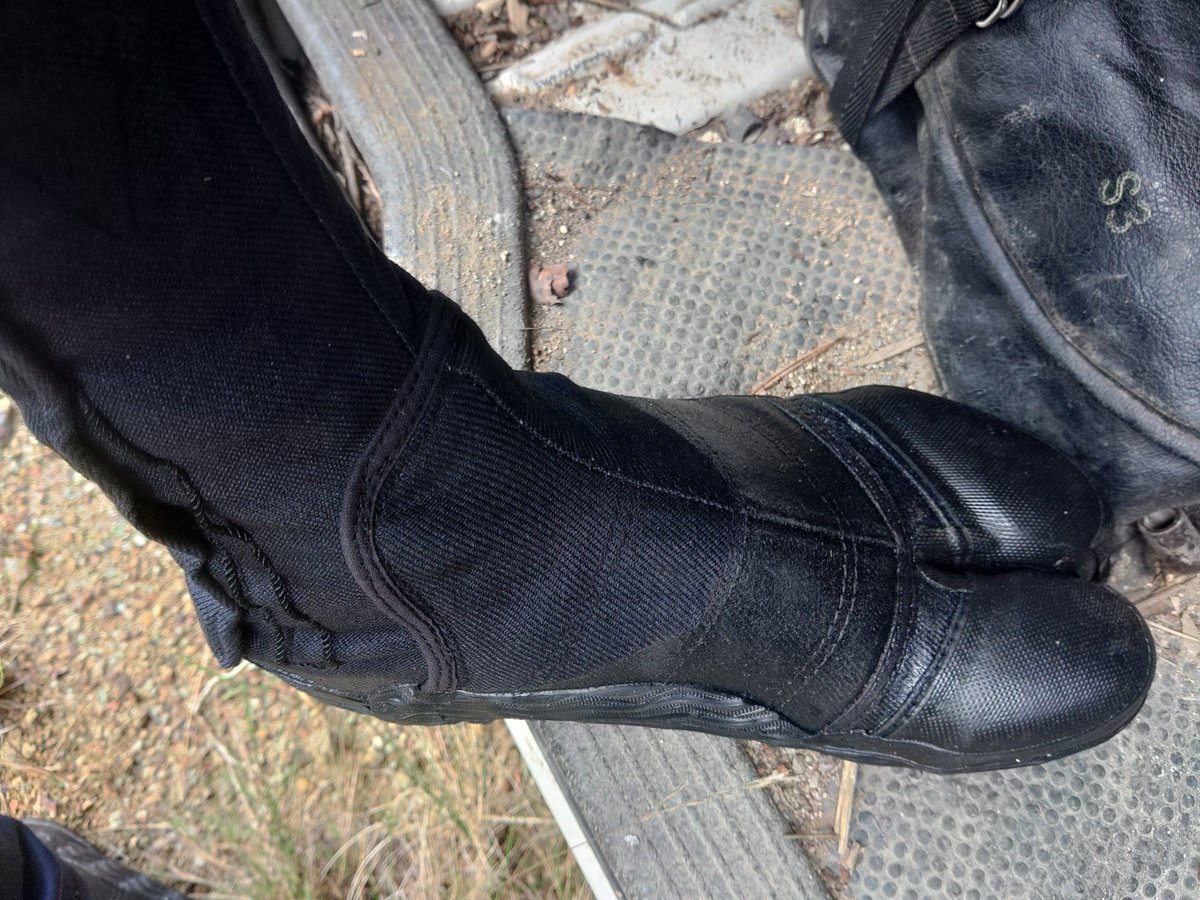 今日は@SOKAIDO_JAPAN さんの足袋を新しく入れかえ。

めちゃんこ足がちっちゃい（実寸22.5cm靴は23cm）僕でも快適に使えるサイズ展開なのが嬉しいところ。

あとは強度さえもうちょいあれば最高やなぁ････と思う日々😌