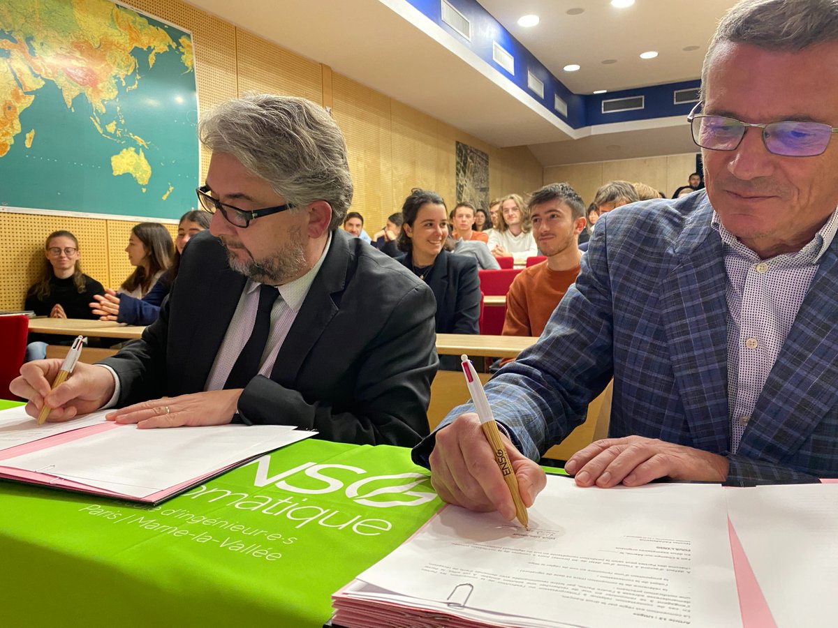 ENSG_IGN's tweet image. 🖋️C’est désormais officiel ! L’entreprise @CirilGroup  parraine la promotion “Jeanne Barret” du cycle ingénieur de l’ENSG !

Un grand merci à Ciril Group, pour leur soutien qui annonce de belles collaborations, qui participeront directement à l'épanouissement de nos étudiants 🤝