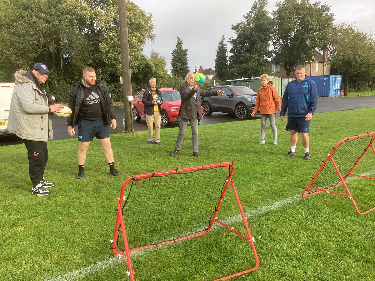 Worcwarriorsfdn's tweet photo. Yesterday we started sessions with @HeadwayWorcs working on some rugby skills based around catching, passing and coordination!

Over the next few weeks we will be discovering more skills 

Big shout out to @KCRFC1969 for letting us use the pitches!

#CecilsLegacy
@TNLComFund https://t.co/iuVh2qlOkt