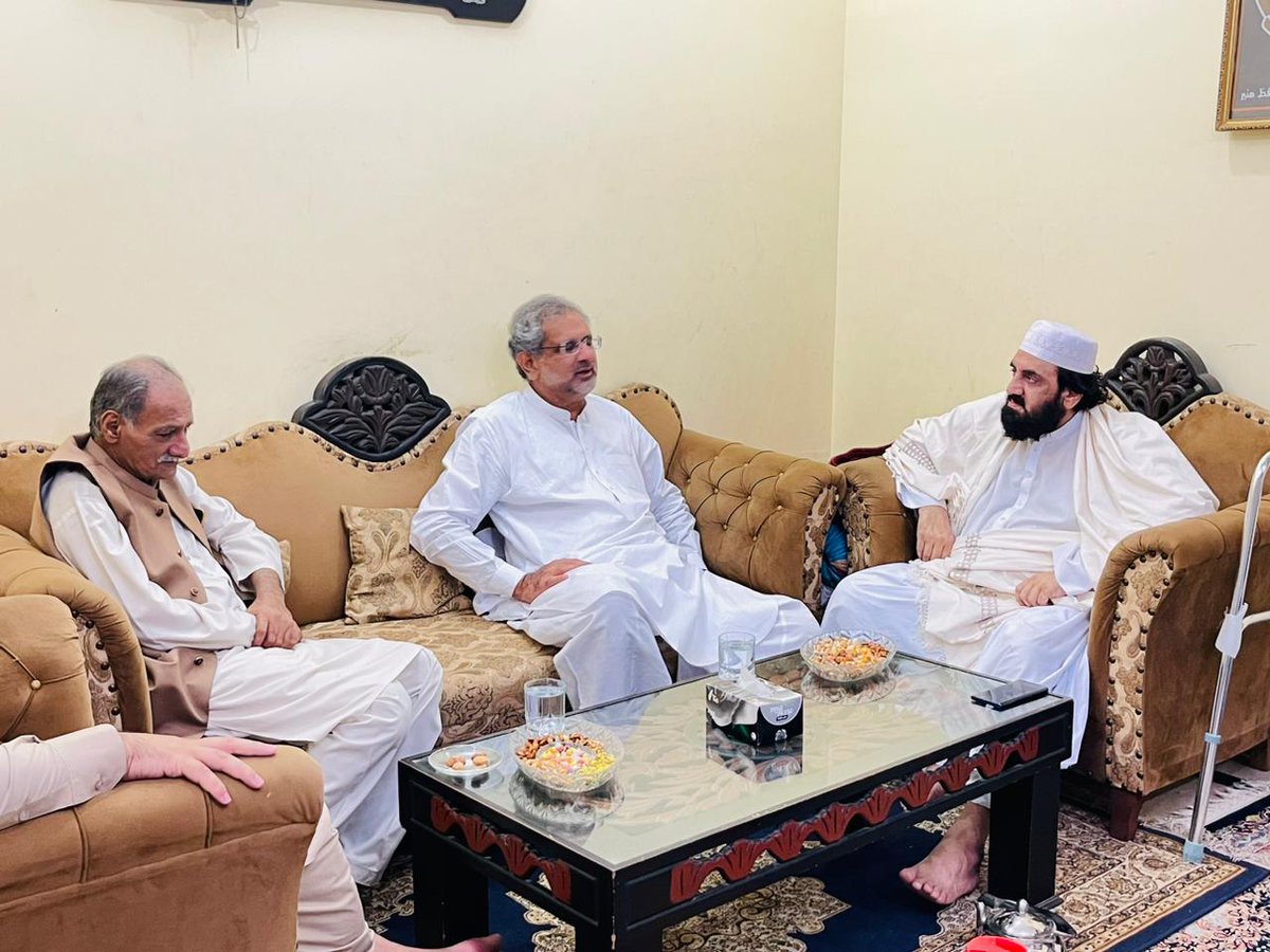 iHafizHamdullah's tweet photo. سابق وزیراعظم شاھد خاقان عباسی کی میری عیادت کرنے پر شکریہ https://t.co/xFneQGJ2QE