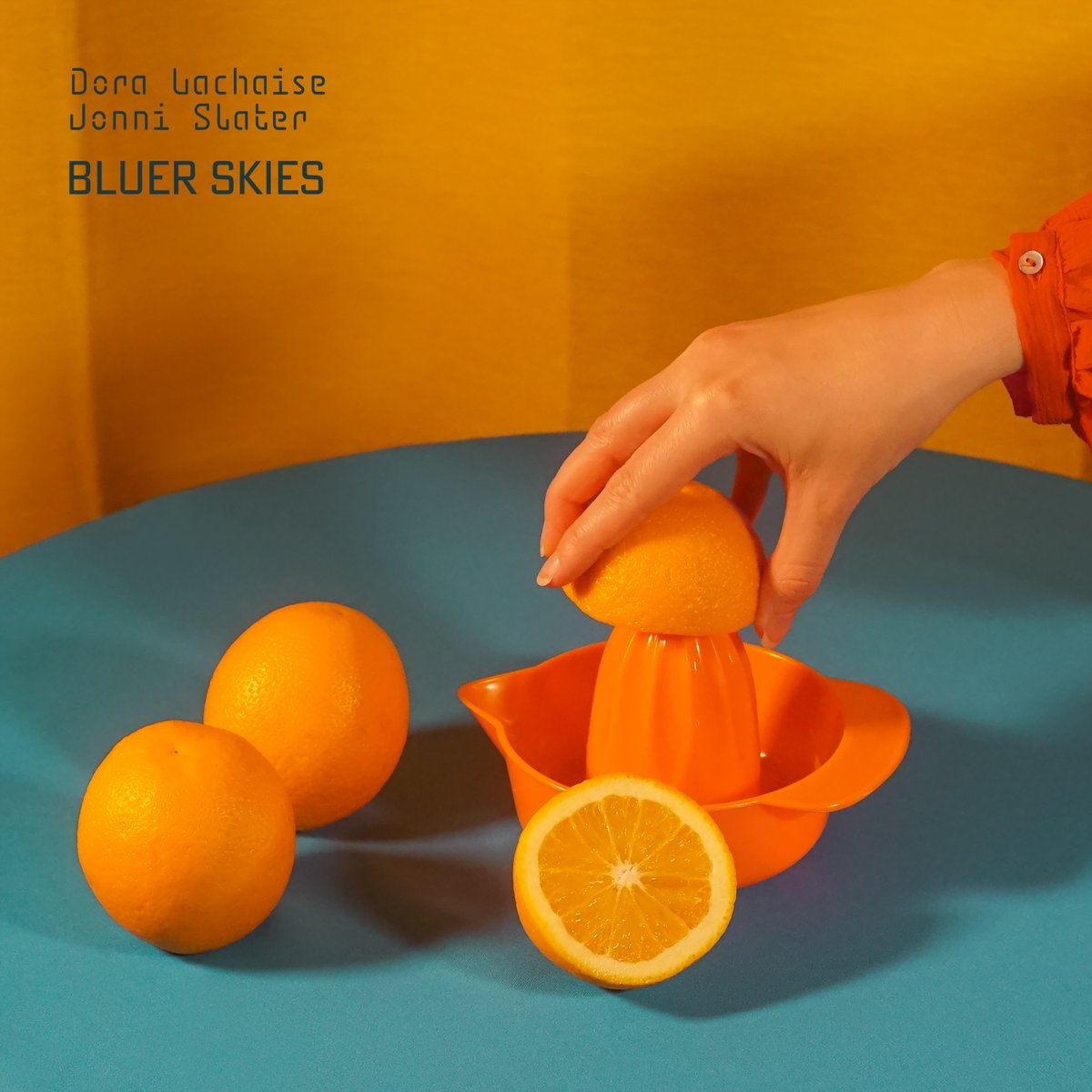 New single out today! 🍊 Bluer Skies, a duet with @JonniSlater. Listen on Spotify: open.spotify.com/track/7hY4tbND… Inspired by the consumer dream - old footage of beach holidays, houses filled with appliances, picture-perfect families. ☀️