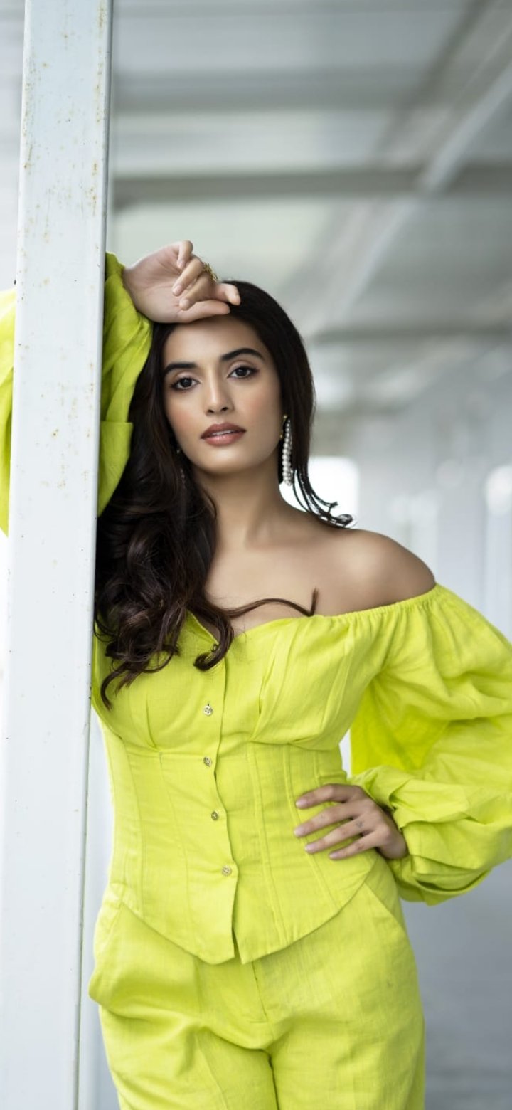 F8322x-XcAAKQZj?format=jpg&name=large