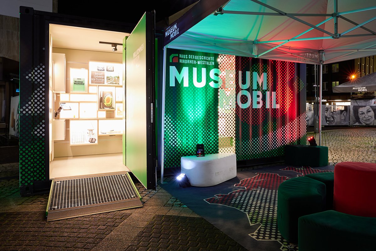 hdg_nrw's tweet photo. Nächster Halt: @bochum_de. 📍#MuseumMobil ist ab heute bis zum 29. Oktober täglich von 10 bis 18 Uhr auf dem Dr.-Ruer-Platz in der Bochumer Innenstadt. Herzlich willkommen! 😃 Aus Bochum kommt auch unser neues Sammlungsobjekt: Das Schild der ehemaligen Haltestelle "Bochum Nokia". https://t.co/X9zh1Ejg0v