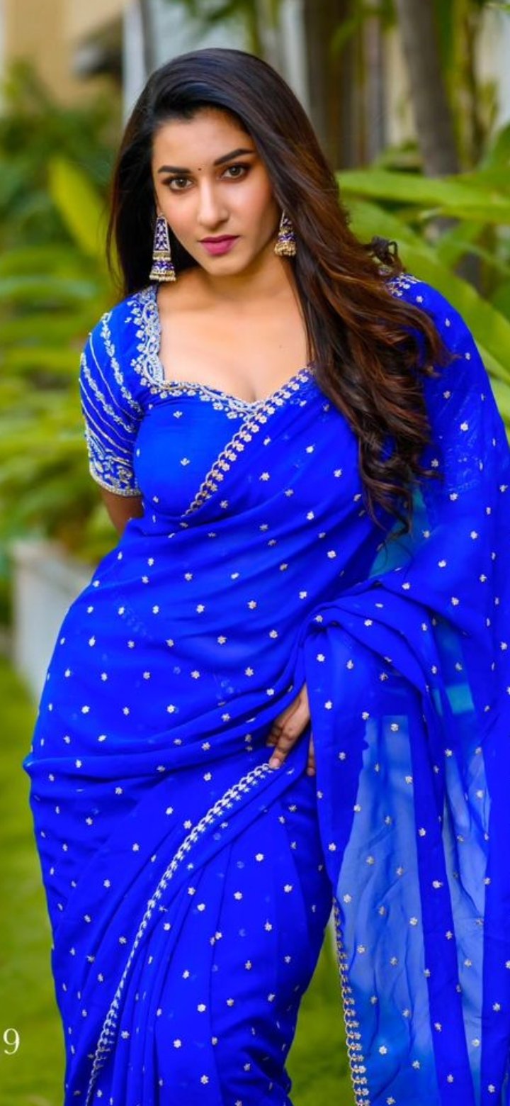 F832usXXIAEyQD5?format=jpg&name=large