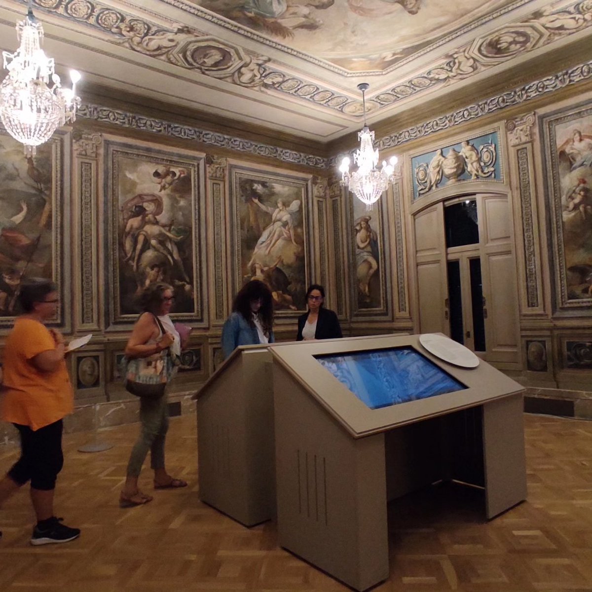ProgramaAproPAT's tweet photo. Les sessions inspiradores són claus en l'inici dels projectes aproPA'T ja que ens permeten trobar múltiples connexions entre museus i aules.
Aquesta setmana sessió inspiradora a @museupaucasals @angelsgarriga @INSBaixPenedes @sebaixpenedes #xmctte #programaaproPAT https://t.co/YEgJcj8wAt