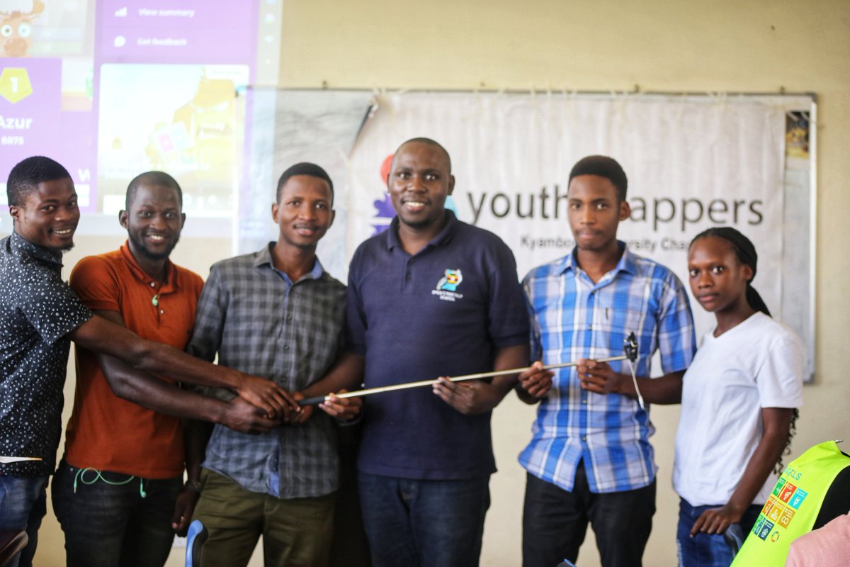 osmuganda's tweet image. .#Spotlight Friday
A little throwback to some exciting and fun game moments we had during the #OpenMapping skills-share session at Kyambogo University
The YouthMappers played these games in teams(teamwork yay), and @micheal_kaluba handed the winners their prizes
#DataScience