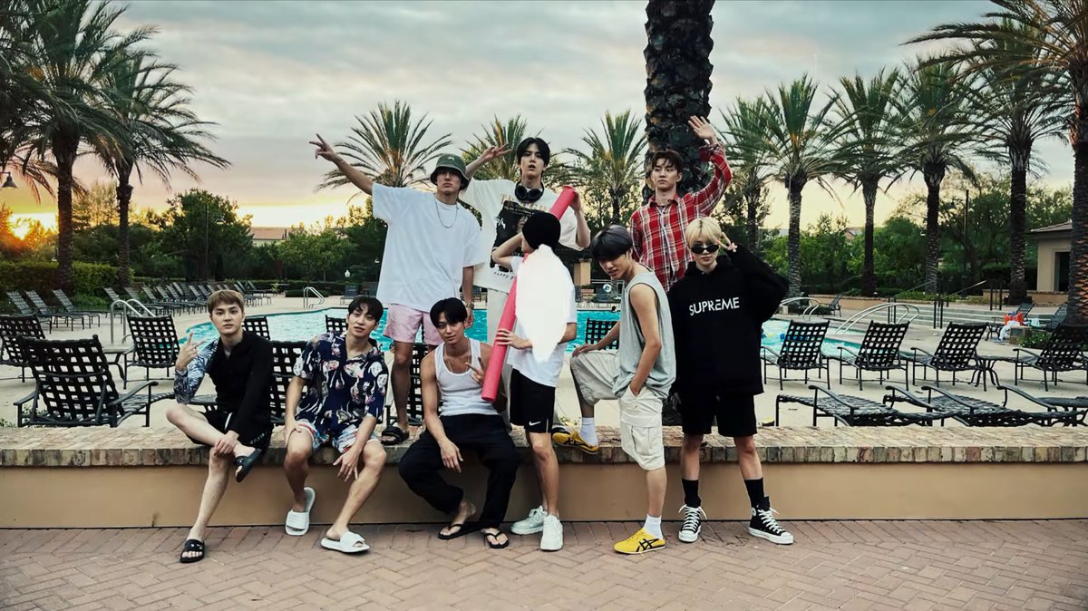 DforQ's tweet photo. THE BOYZ BIG FAMILY❤️ https://t.co/Dkh5NzXNL8
