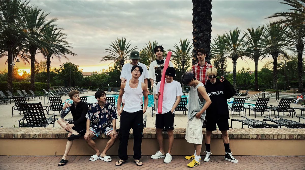 DforQ's tweet photo. THE BOYZ BIG FAMILY❤️ https://t.co/Dkh5NzXNL8