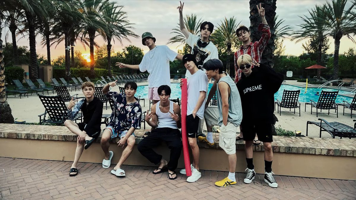 DforQ's tweet photo. THE BOYZ BIG FAMILY❤️ https://t.co/Dkh5NzXNL8
