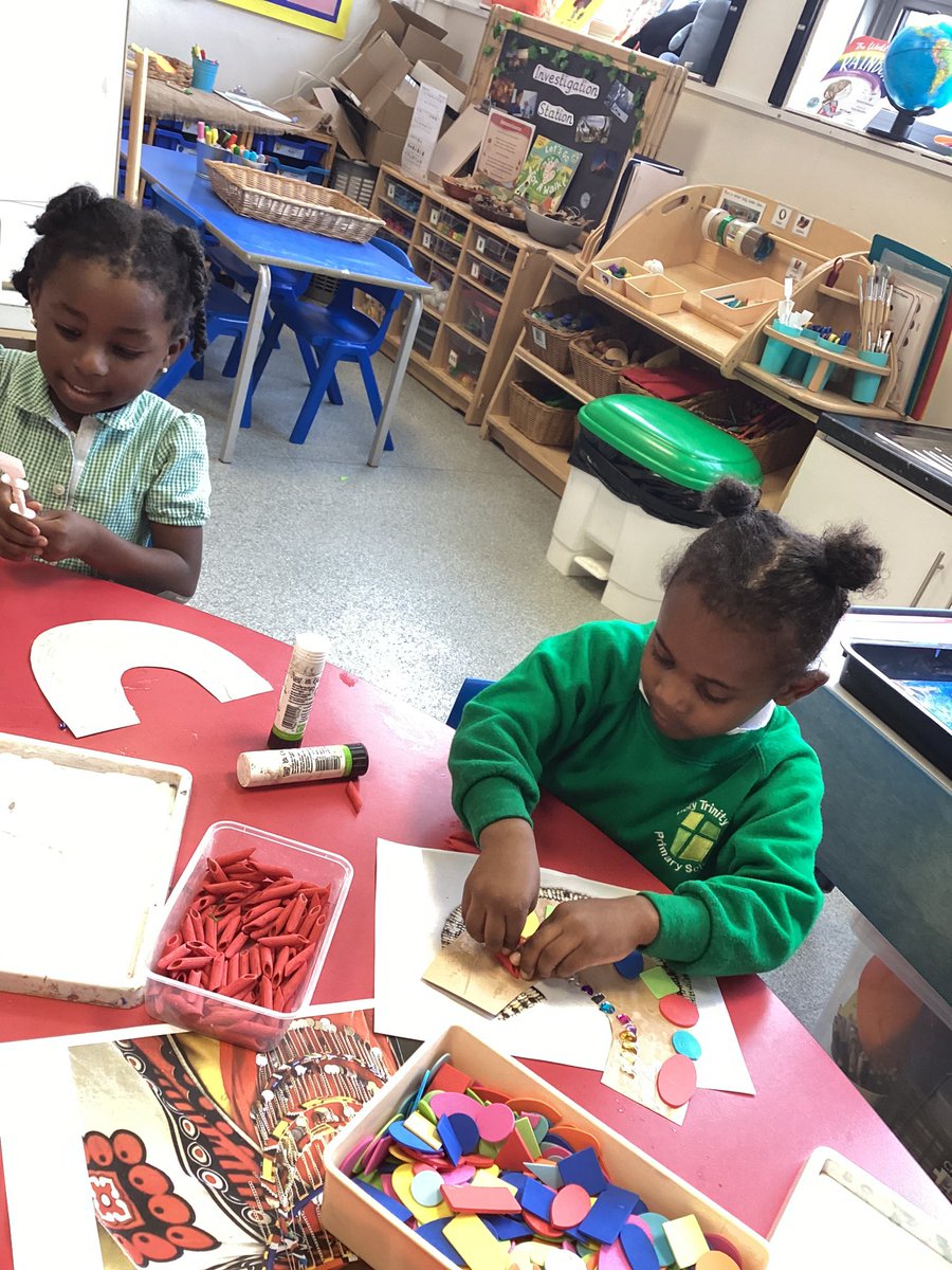 HtReception's tweet photo. Pegasus class are historians! We have been exploring the life of Queen Nefertiti and enjoyed using our creativity to create our own Queen Nefertiti inspired necklaces! #ldbslat #eyfs https://t.co/yoKXZnT60I