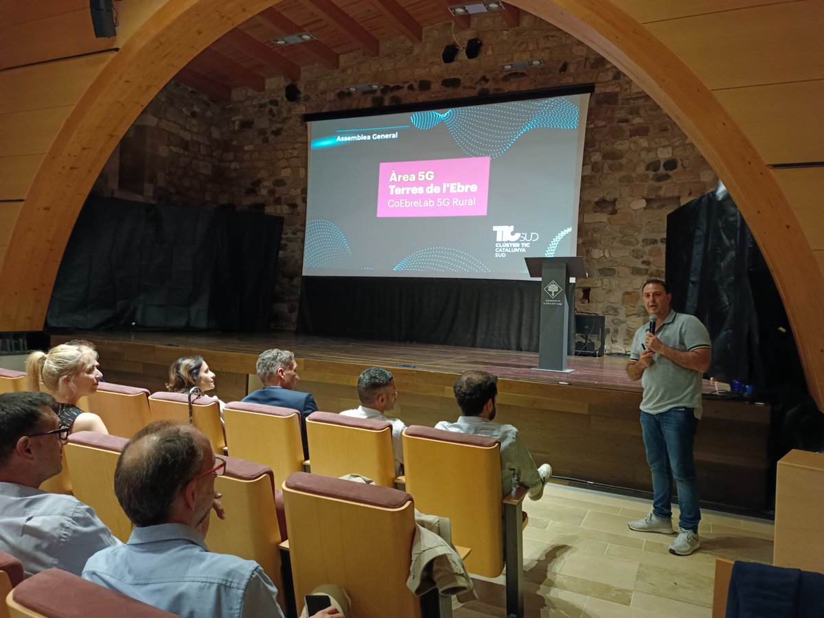 TICSud's tweet photo. 💡🛰️Analitzem l’ús del 5G i la connectivitat intel·ligent entre les empreses #TIC de les comarques de Tarragona!
1⃣r projecte de molts entre el #TICSud i #CoEbreLab5G en el qual han participat una quarantena d'empreses del territori!🚀
👇👇
https://t.co/wDHbtQpYxV
#CatalunyaSud https://t.co/u2h7AnKvV3