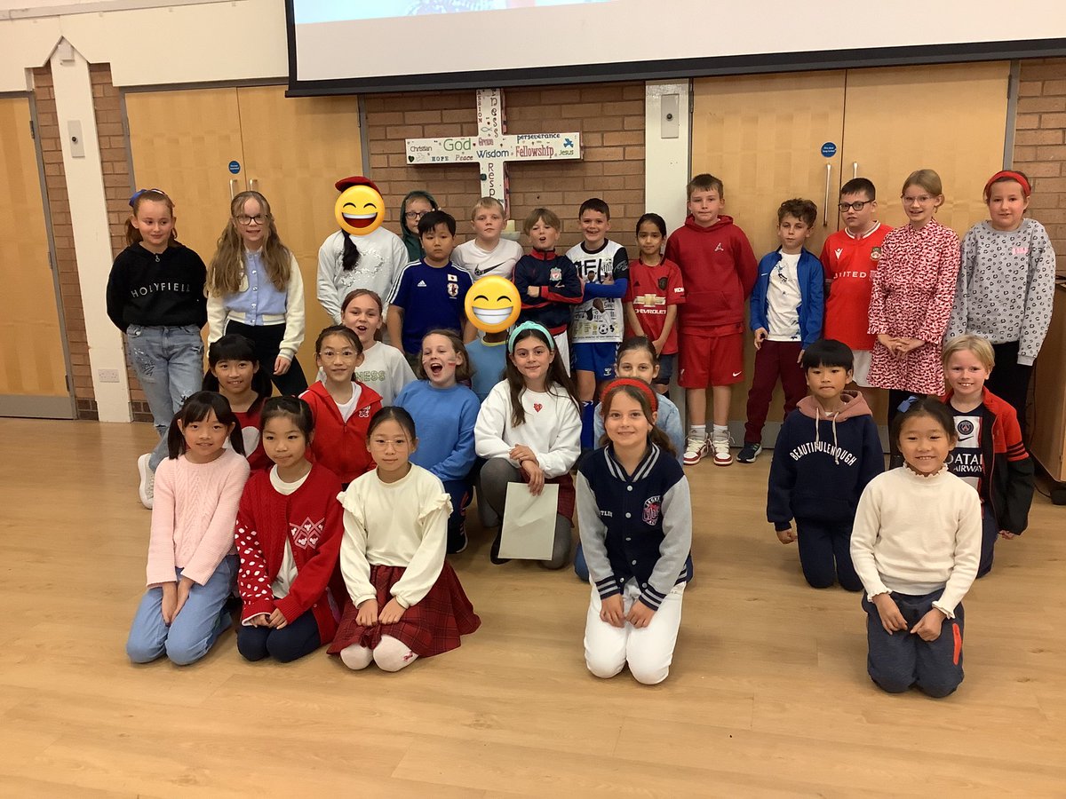 StPhilipsY5A's tweet photo. Happy European Day of Languages and Sport! We are so excited to immerse ourselves in the culture of France 🇫🇷  #teamstphilips @StPhilipCEAP #EuropeanDayofLanguageandSport https://t.co/2Dj4viL6LS