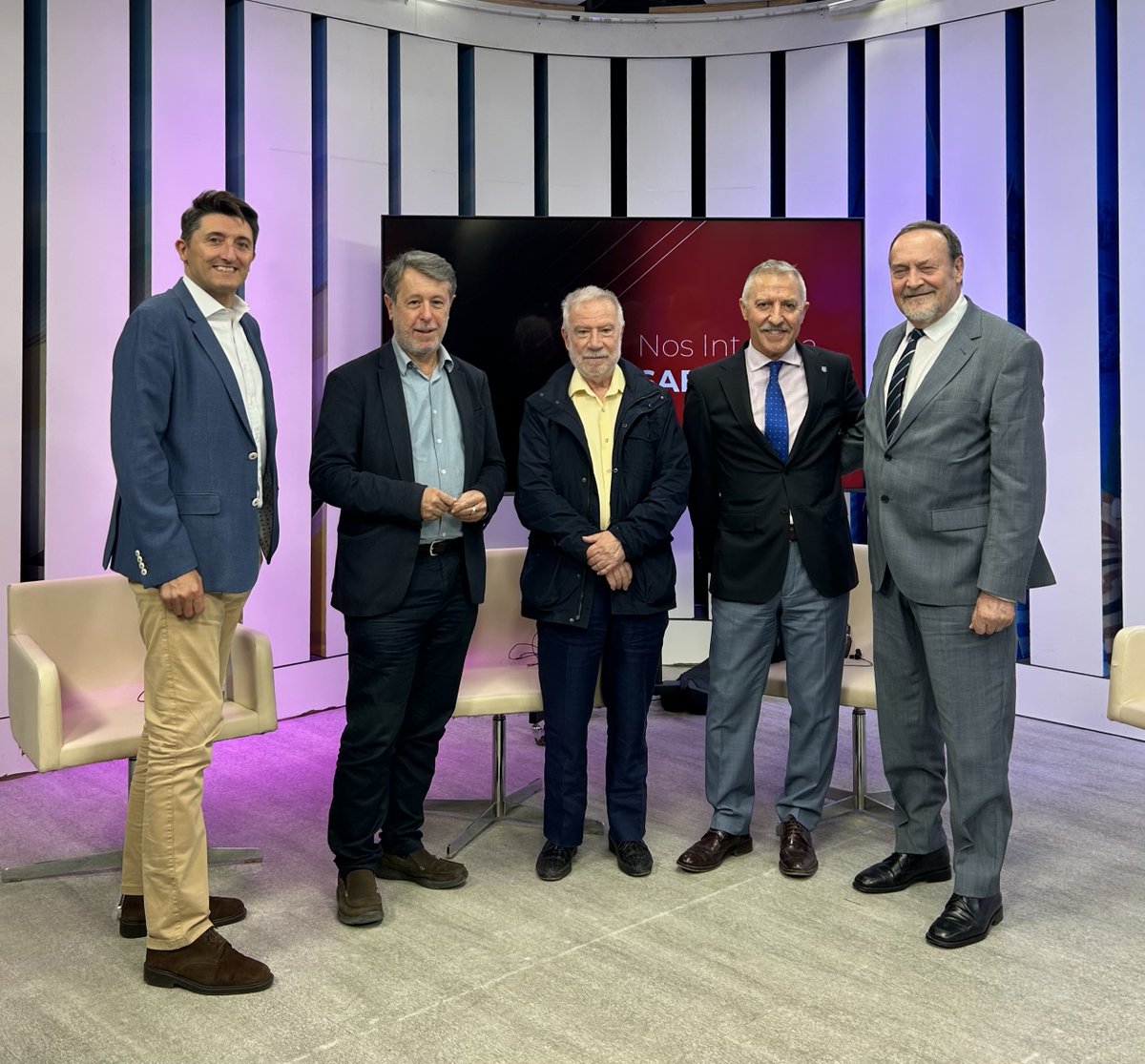 la8mediterraneo's tweet photo. Hoy ‘𝐍𝐨𝐬 𝐈𝐧𝐭𝐞𝐫𝐞𝐬𝐚 𝐒𝐚𝐛𝐞𝐫’ qué está pasando en Oriente Medio. A las 21:00h, @vtecliment lo analiza con cuatro expertos en la materia:

🔹 @AntonioBar4
🔹 @jesusdesalvador
🔹 Ignacio Cortiñas
🔹 Francisco Fontana (@ajudeocristiana) https://t.co/a7DsKxYKjj