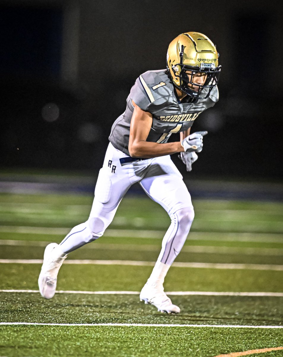 FBCapitolOfNC's tweet photo. @pesoflipp tied at Reidsville Football record last night for most Kick Returns for TD in a season at 3. Here's the kicker.... he's only played in 5 games. #Highschoolfootball #FridayNightLights #Speed #HeCouldGoAllTheWay https://t.co/P2S6uisKtW
