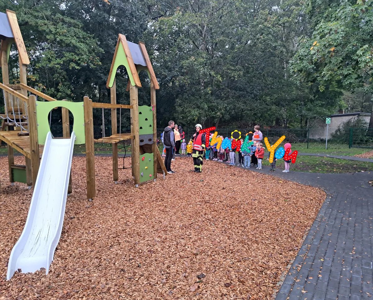 Training für den Ernstfall 👩‍🚒👨‍🚒🚒

Evakuierungsübung mit anschließender Schulung der Gebäudenutzer im neuen Mehrzweckgebäude Kita Kinderparadies / Tagespflege Tschernitz mit Beteiligung der Ortswehren aus Tschernitz, Wolfshain, Jämlitz sowie der Betriebsfeuerwehr GMB 🚒.