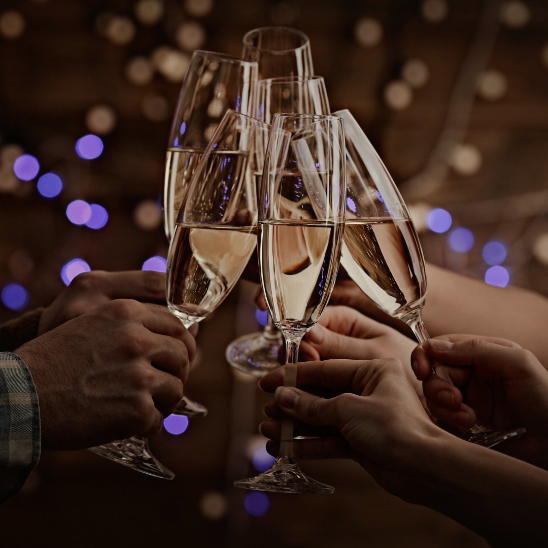 bodegasriojanas's tweet image. Cuando pensamos en hacer un #brindis, probablemente, lo primero que se nos venga a la mente es un buen #Champagne, como nuestros Bernard Remy

¡Feliz día del Champagne! Por seguir brindando siempre juntos🥂