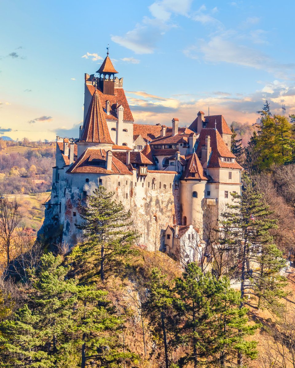 civitatis_fr's tweet photo. C'est l'heure de la CiviDevinette ! 👻

Besoin d'un petit indice pour savoir de quel château il s'agit ? 

Allez, Civitatis vous donne un petit coup de pouce en une émoticône : 🧛

PS : on veut lire le nom du château ! 🤓🏰 https://t.co/sBW40f9OGS