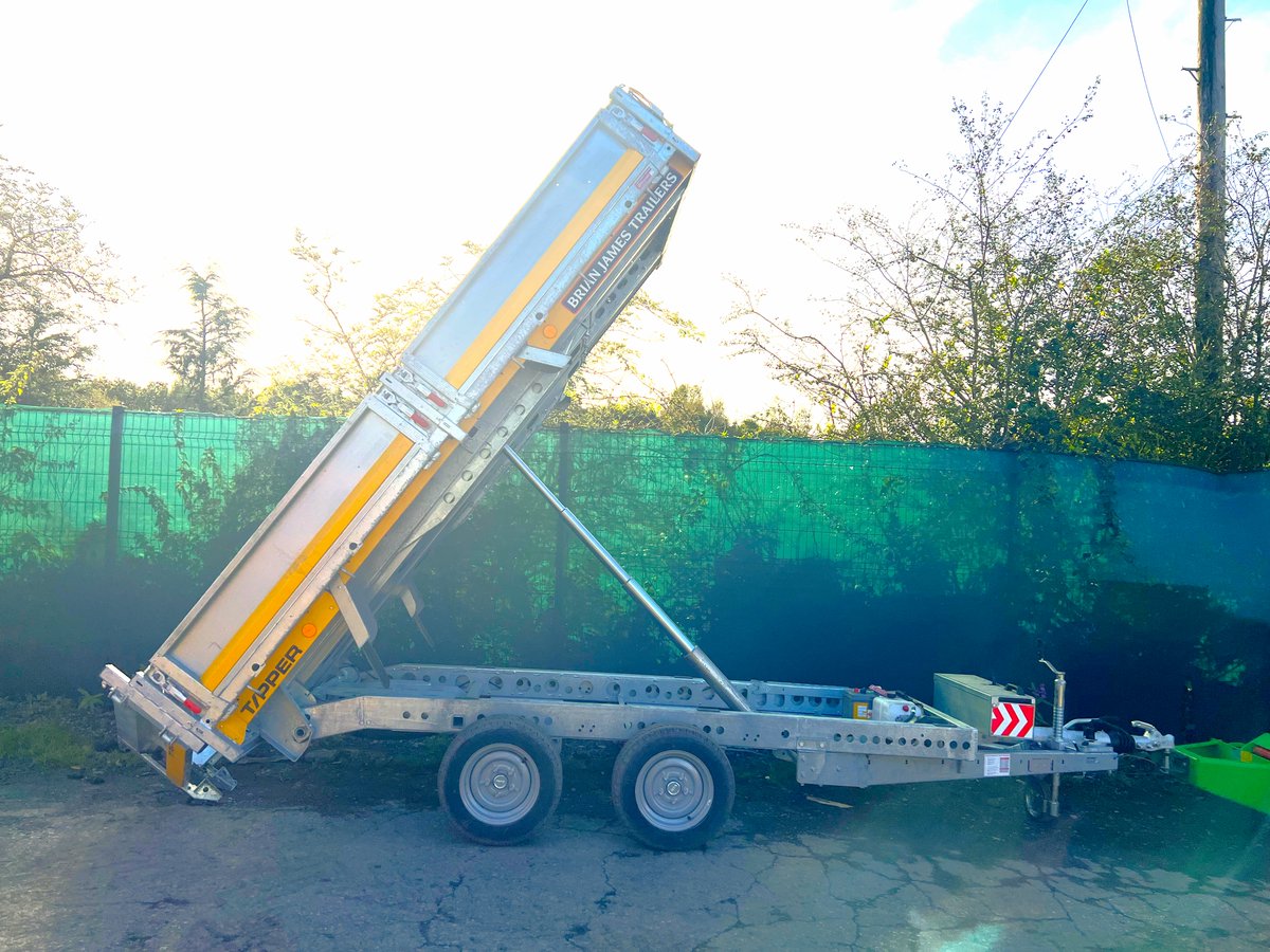 #BrianJames #TipperTrailer For Sale
2023 Only been used lightly maybe 5 times - trailer has been more of a show trailer
£5,695+vat
3.1m x 1.7m bed
3500kg Gross
Spare wheel locking hitch, drop down sides, electric tip
We also will have a smaller 2.7m x 1.6m coming for sale soon