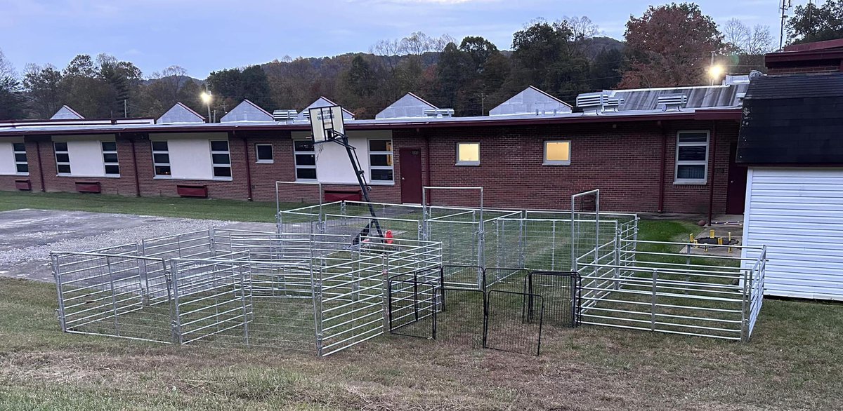 THEGoMustangs's tweet photo. The petting zoo is set up and ready, just waiting on animals for tonight's PTC Fall Festival fundraiser! Come out tonight for our Fall Festival. #mustangway #rcLEAD https://t.co/nrXbHl3S1g