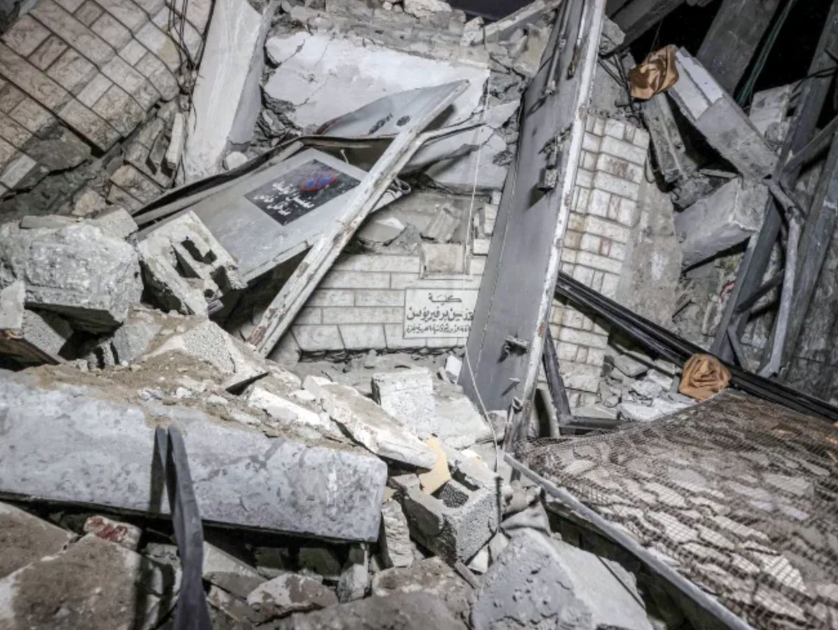 Bombardeo de #Israel contra el pequeño complejo de la iglesia de San Porfirio en #Gaza (una de las más antiguas del mundo)
Este lugar es refugio para las familias cristianas de la Franja y al menos 8 muertos

Foto <a href="/AgenciaAnadolu/">Anadolu Español</a>