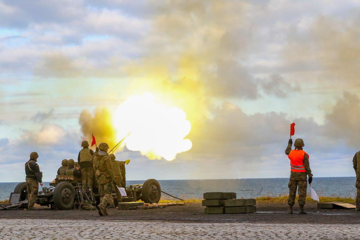 MarWojRP's tweet image. A tymczasem na @CPSPUstka nasi przeciwlotnicy dają ognia 🔥🎯
BRAVO ZULU #8dplot i #9dplot❗️👏💪

📷st. chor. szt. mar. Marcin Purman/mat Marek Laska