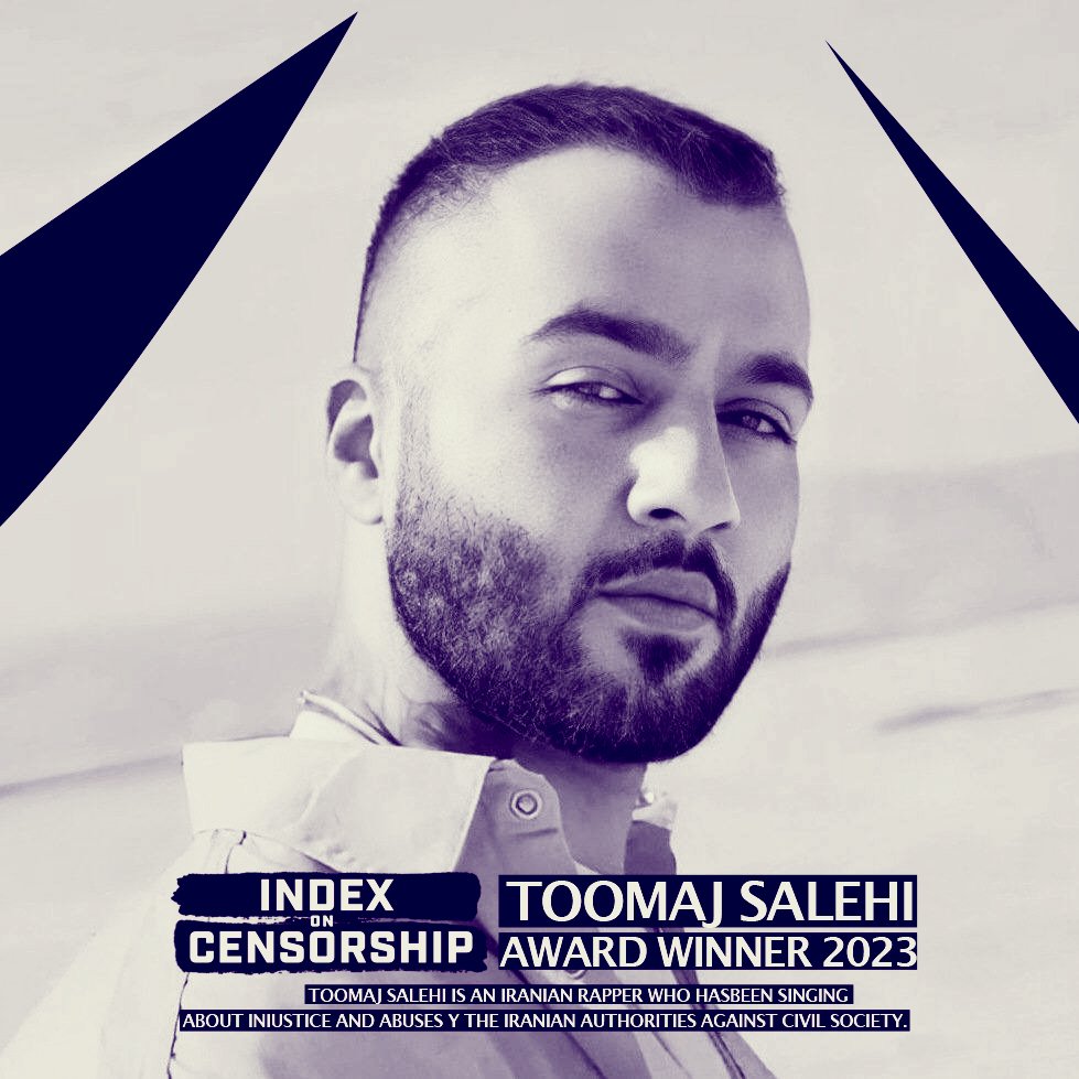 OfficialToomaj's tweet photo. توماج صالحی برنده جایزه سالانه آزادی بیان در شاخه هنر شد.
سازمان index on censorship  ضمن اهدای این جایزه به توماج نوشت: 
«توماج صالحی خواننده رپ ایرانی است که در مورد بی‌عدالتی و تجاوز مقامات ایرانی به حقوق جامعه مدنی ایران می‌خواند. در سال ۲۰۲۲، در جریان اعتراضات، او به دلیل کارهای هنری‌اش دستگیر و متهم شد. او در سال ۲۰۲۳ به بیش از ۶ سال زندان محکوم شد. تلاش‌های هنری او در حمایت از اعتراضات در ایران پس از مرگ مهسا امینی الهام بخش بود.»

سازمان index on censorship یک سازمان غیرانتفاعی است که برای آزادی بیان در سراسر جهان مبارزه و از آن دفاع می‌کند و از کسانی که تاثیر قابل توجهی در مبارزه با سانسور در هر نقطه از جهان را داشته‌اند، تقدیر می‌کند.
 این سازمان همچنین آثار نویسندگان و هنرمندان سانسور شده را منتشر می‌کند، گفتمان آنها را ترویج می‌دهد و تهدیدهای علیه آزادی بیان را رصد می‌کنند و معتقدند که هر کس باید آزاد باشد تا بدون ترس از آسیب یا آزار و اذیت، نظر خود را بیان کند - صرف نظر از اینکه چه دیدگاهی دارد.
 هدف ایندکس افزایش آگاهی در مورد تهدیدات علیه آزادی بیان و ارزش آزادی بیان به عنوان اولین گام برای مقابله با سانسور است.
We would like to express our sincere gratitude to you @IndexCensorship for providing this valuable award.
#توماج_صالحی 
#FreeToomaj
 #IndexAwards